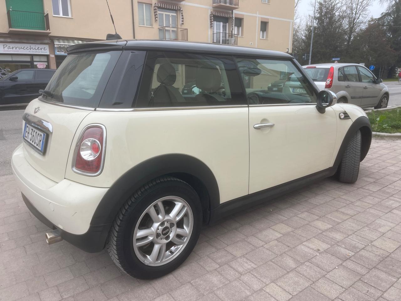 Mini 1.6 16V One (55kW)