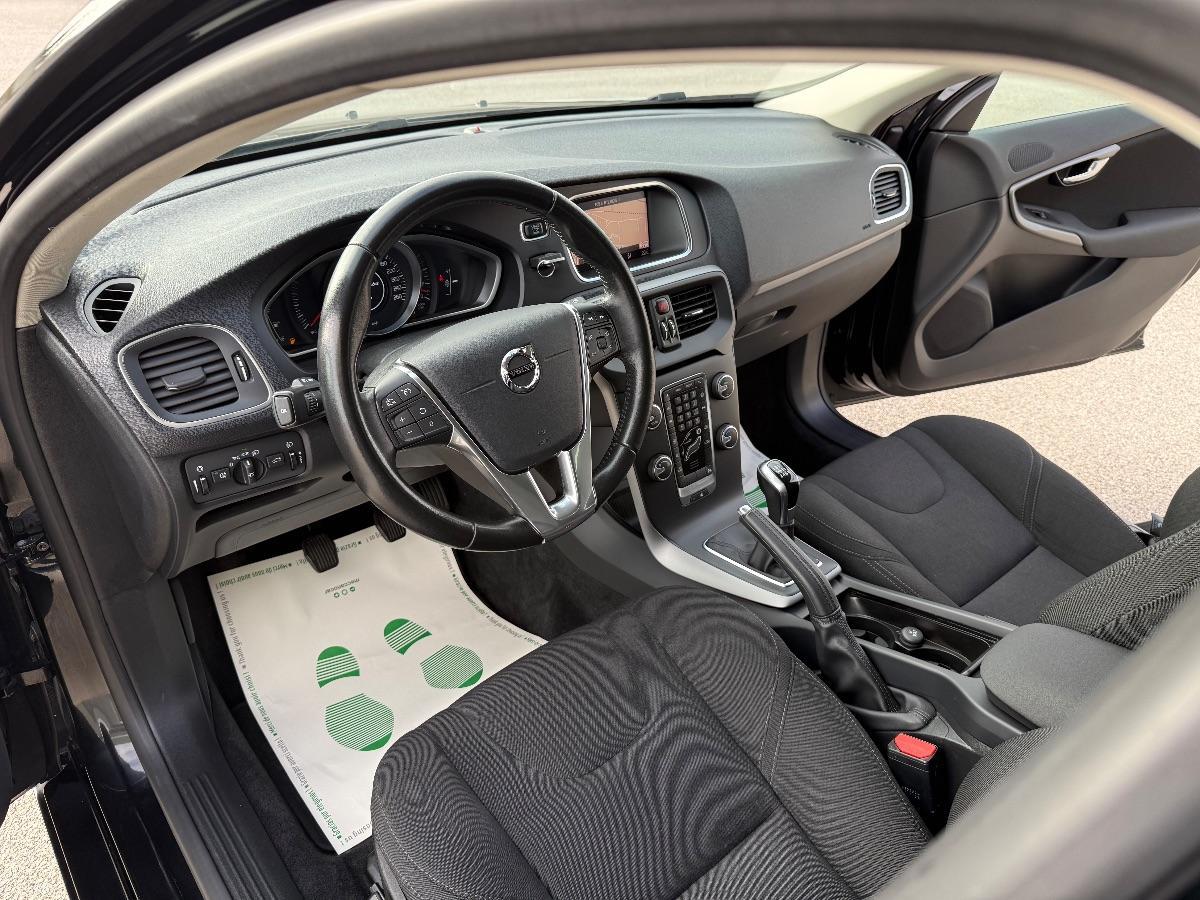 VOLVO - V40 - D2 Business