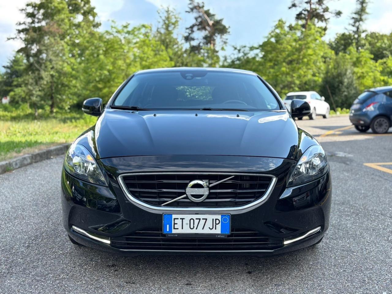 Volvo V40 T3 R-design Momentum