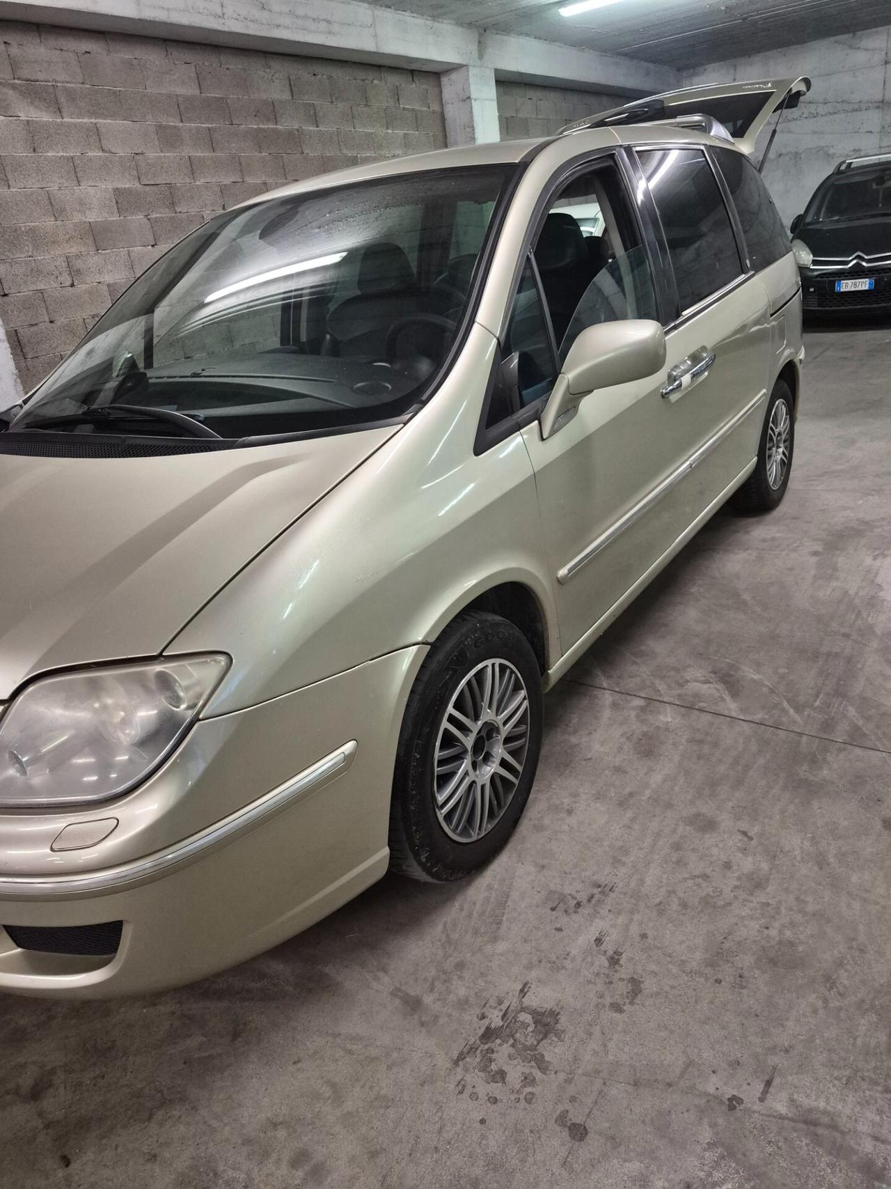 Lancia Phedra 2.2 MJT Platino
