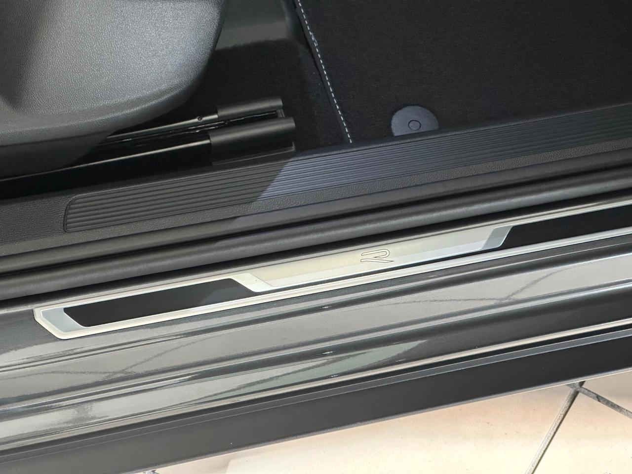 Volkswagen T-Roc 2.0 tdi R-Line 150cv