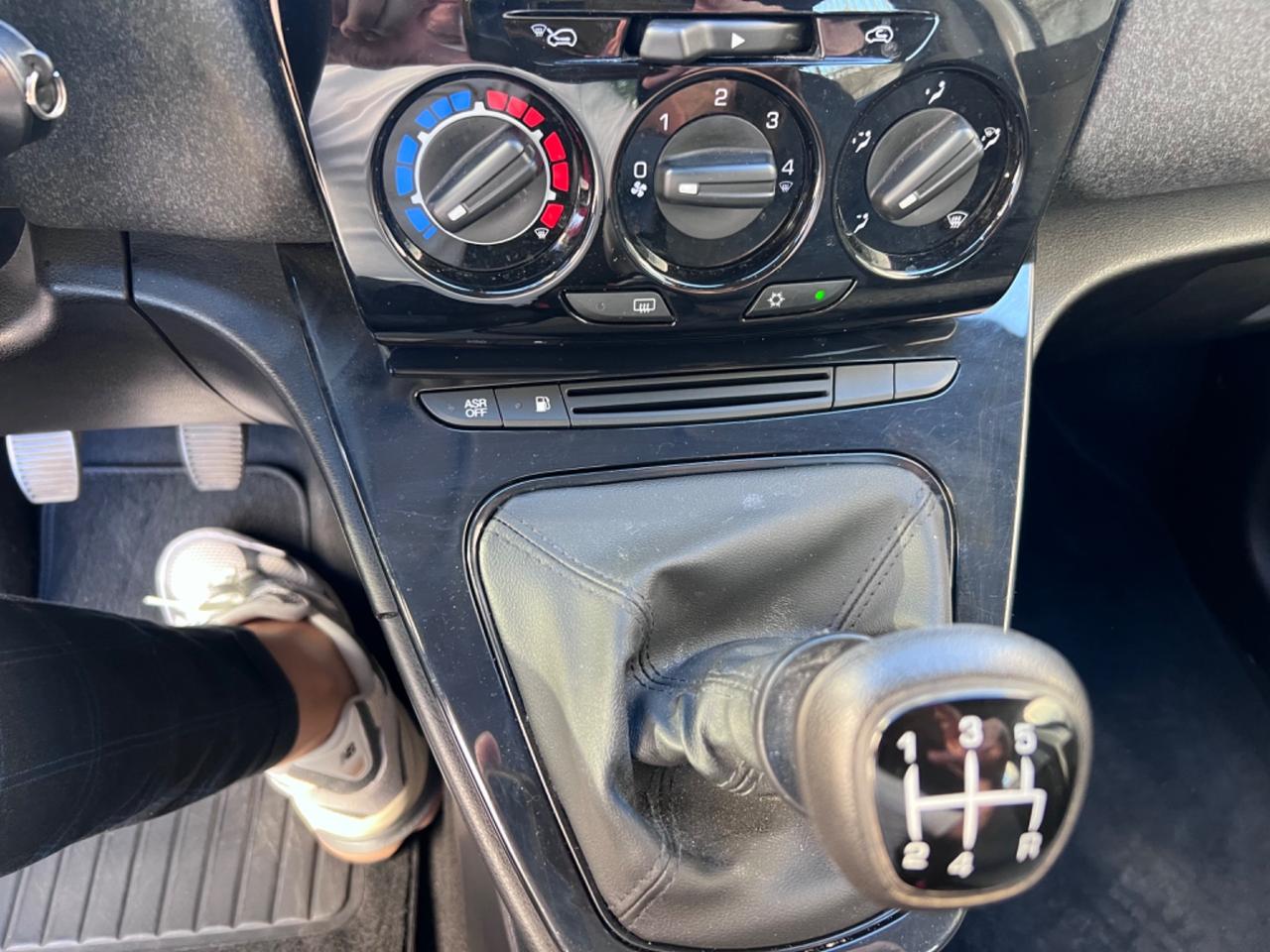 Lancia Ypsilon 1.2 69 CV 5 porte Gold GPL Di Serie