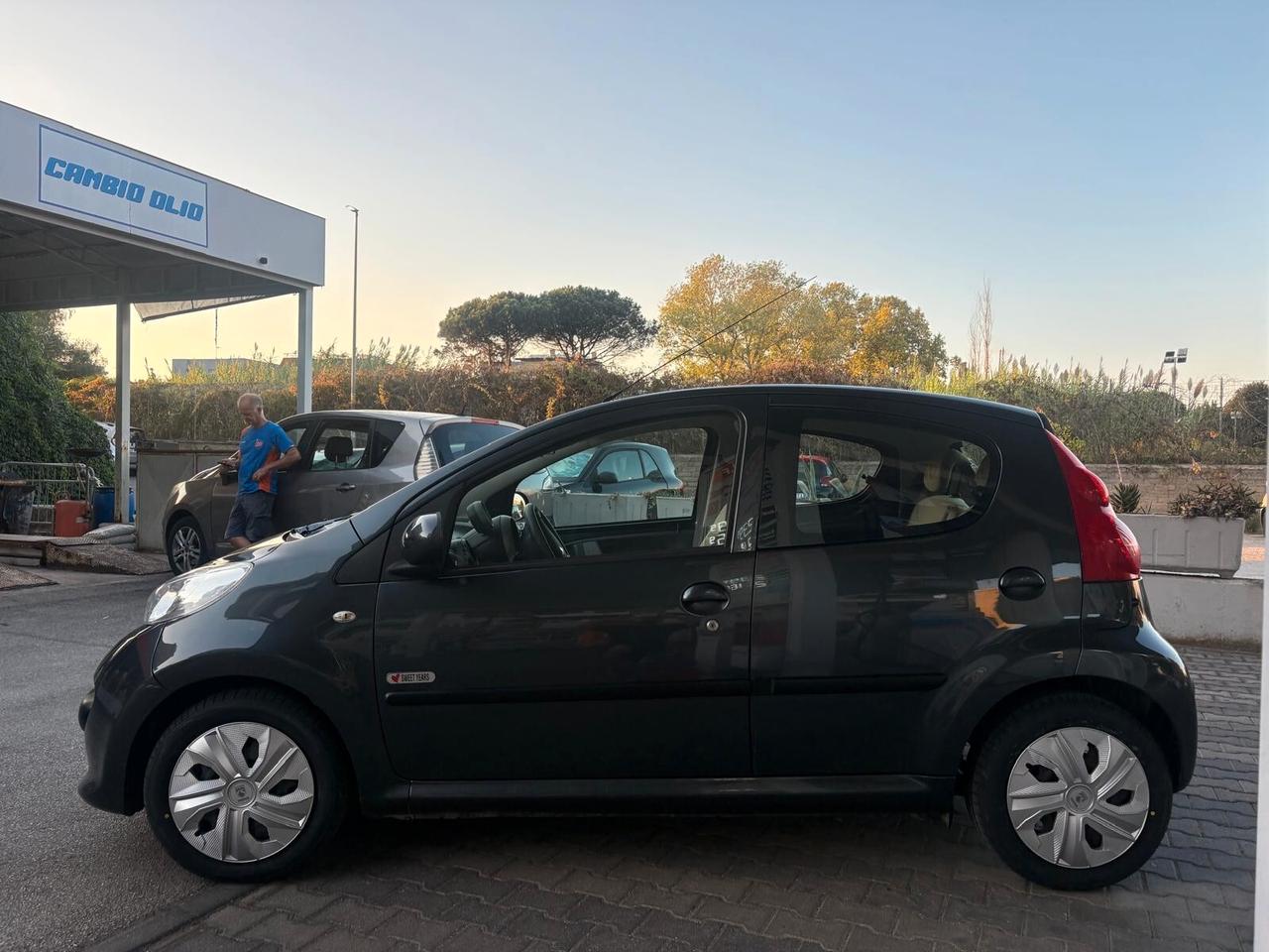 Peugeot 107 1.0 68CV 5p. Sweet Years 2Tronic
