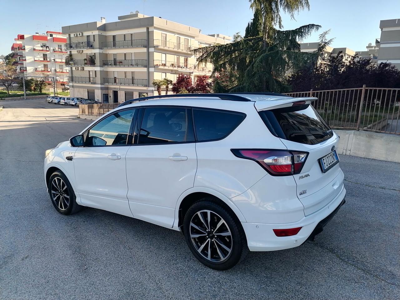 Ford Kuga 1.5 TDCI 120 CV ST-LINE 2017