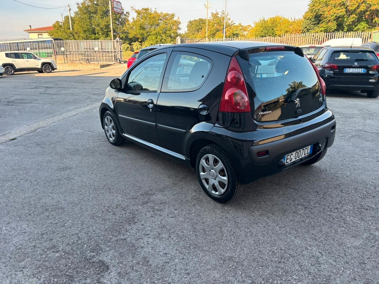 Peugeot 107 1.0 68CV 5p. Sweet Years automatica
