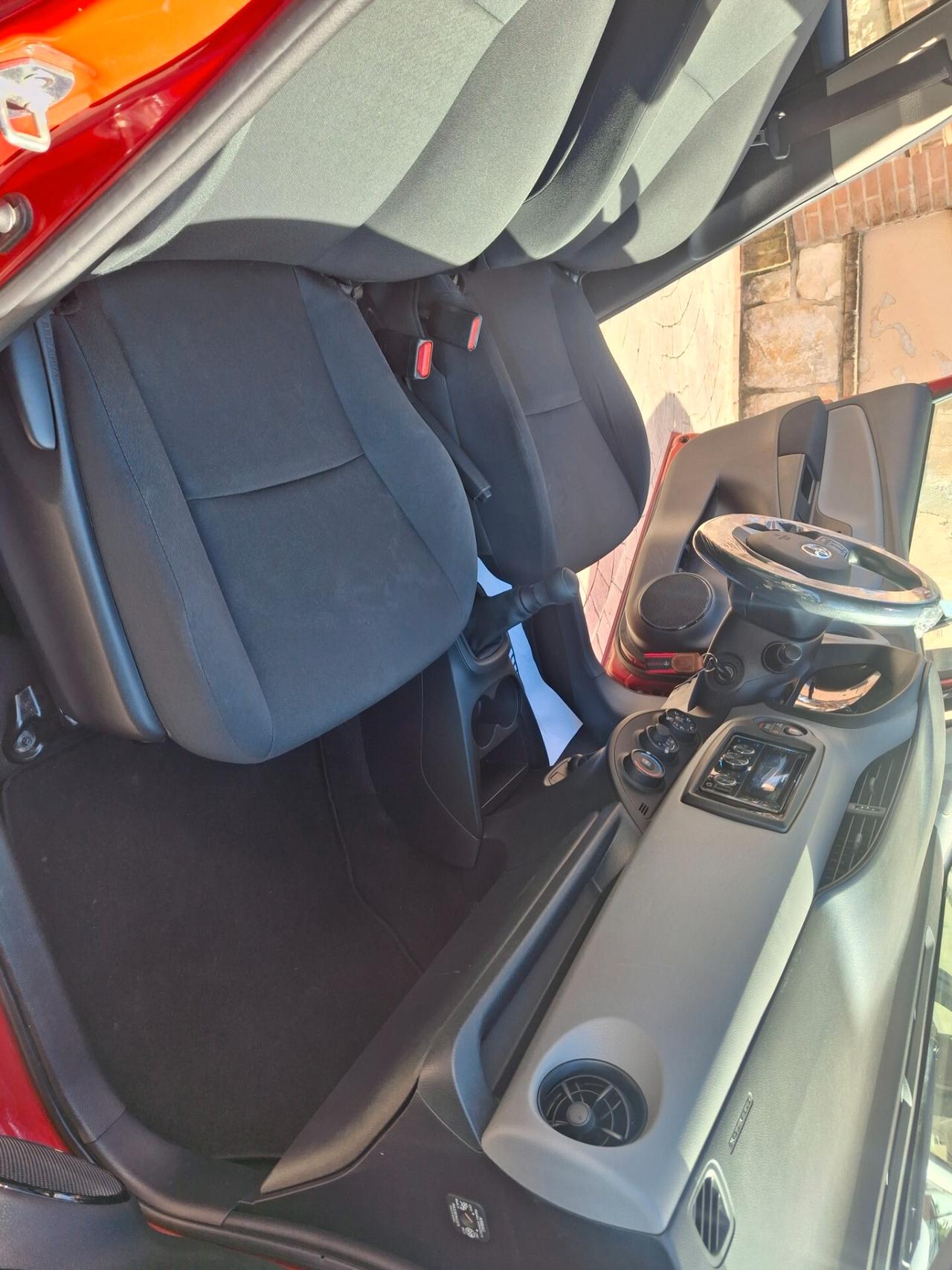 Toyota Yaris 1.0 5 porte Business neopatentati