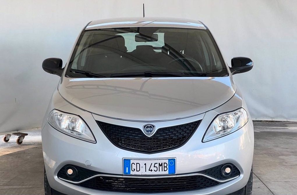 Lancia Ypsilon 1.2 69 CV 5 porte S&amp;S Gold Ideale Per Neopatenati