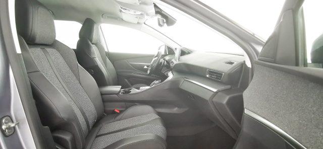 PEUGEOT 3008 Hybrid 225 e-EAT8 Allure