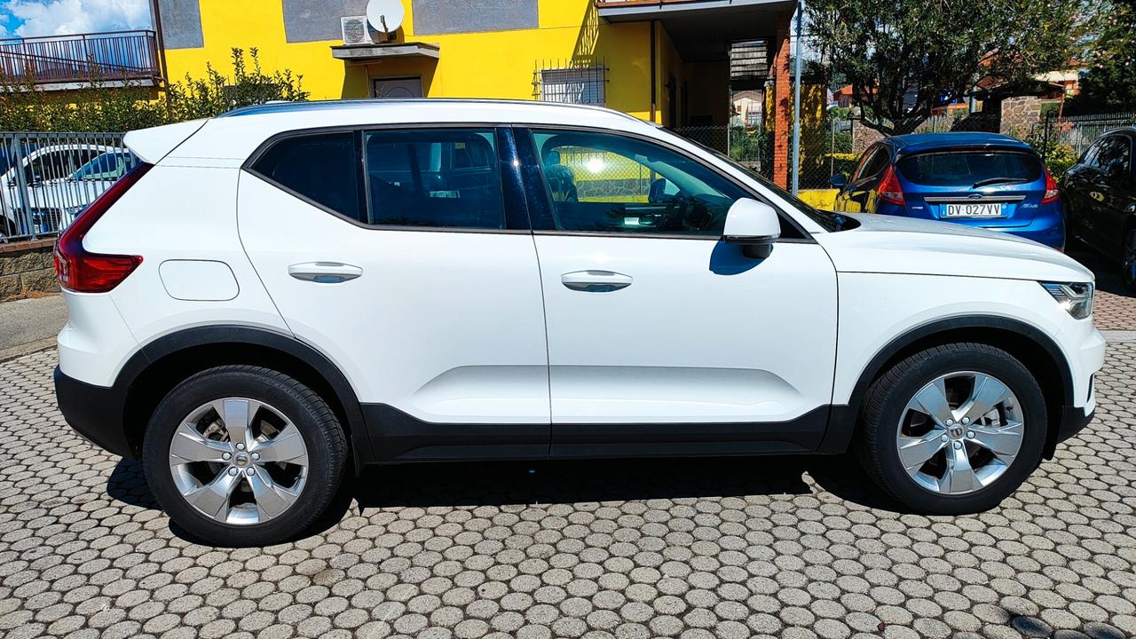 Volvo XC40 D3 AWD Geartronic Momentum