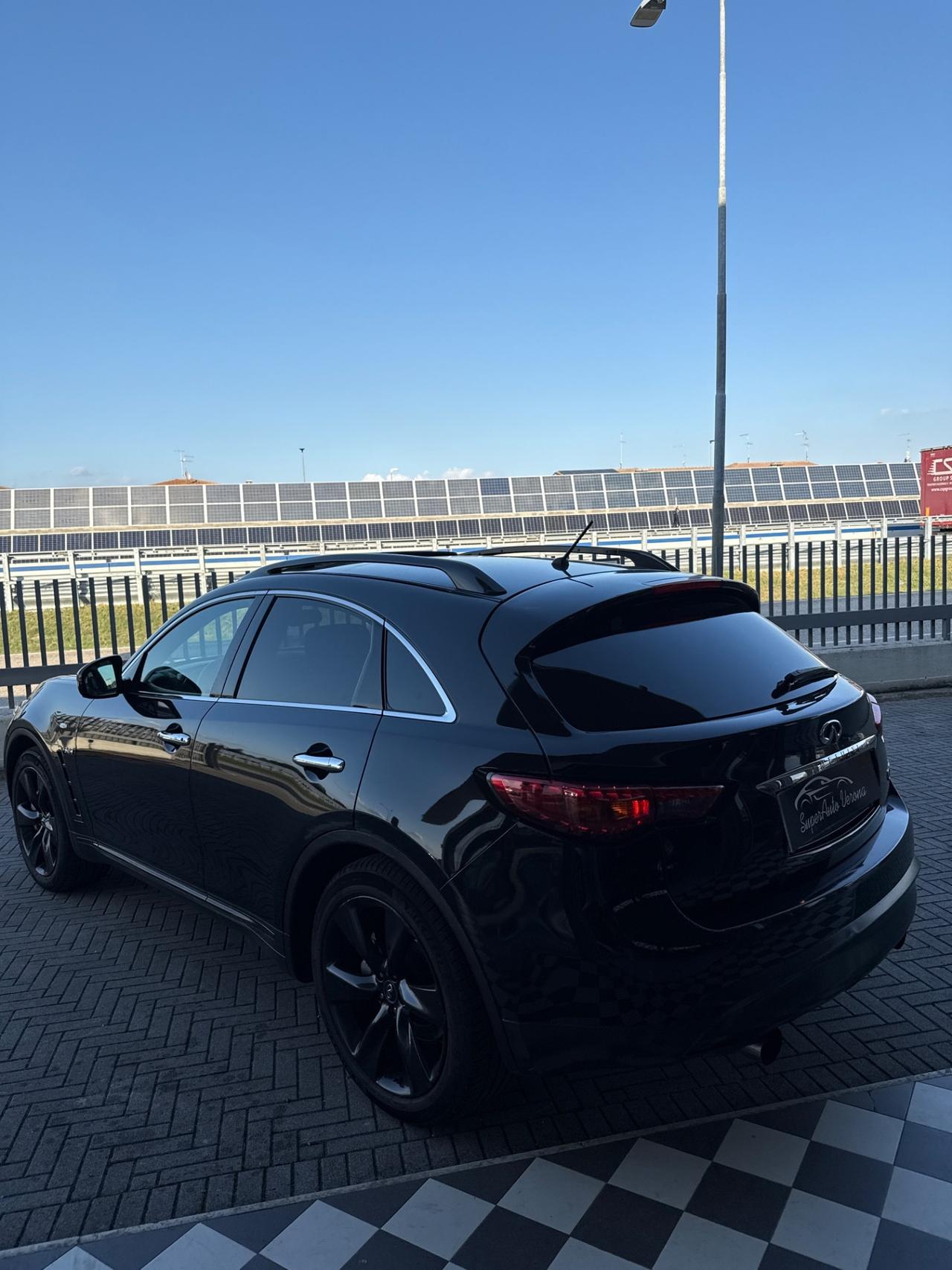Infiniti QX70 3.0 diesel V6 AT S Design