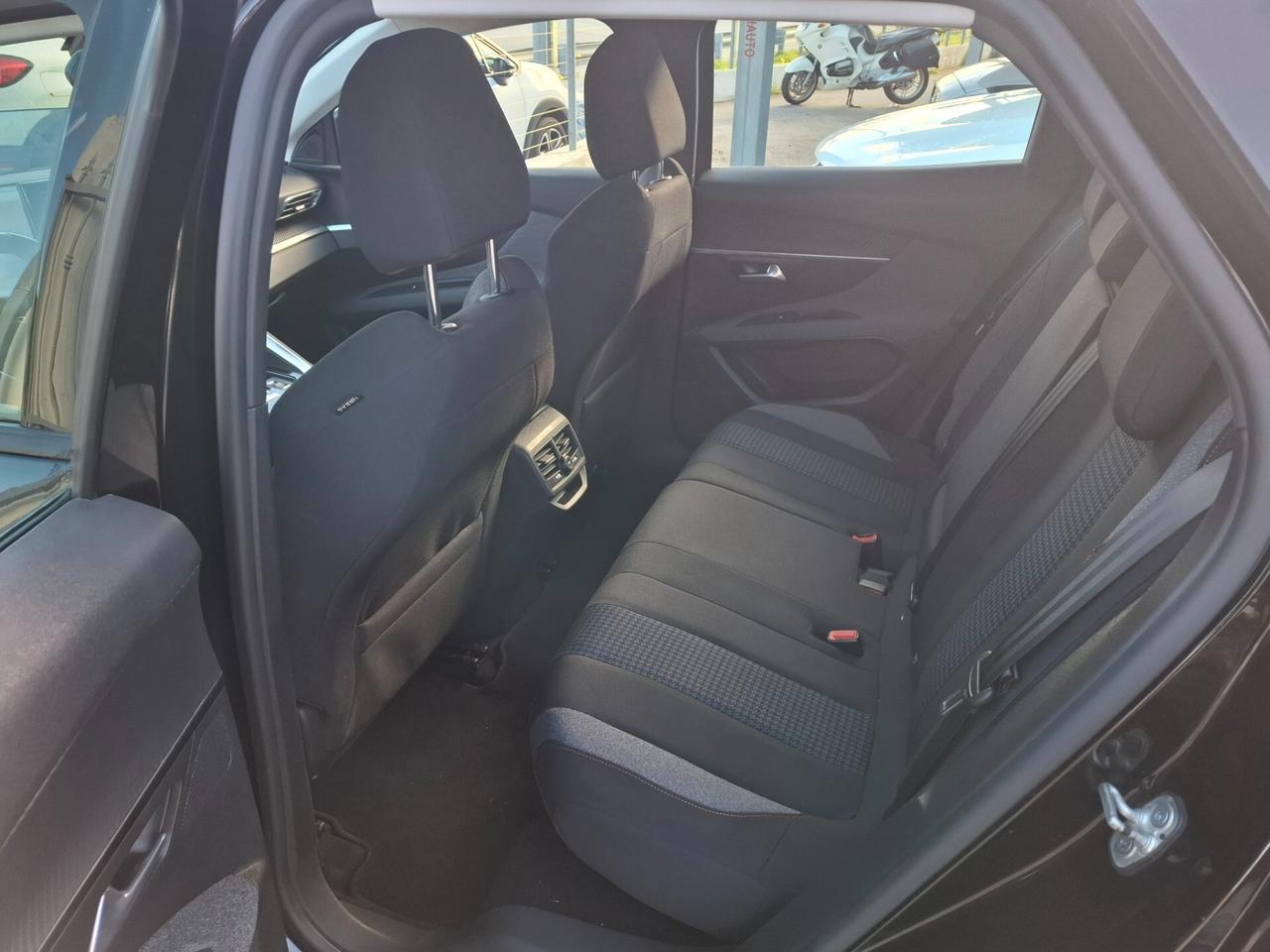 Peugeot 3008 BlueHDi 1.5 dci 130 cv anno 2021