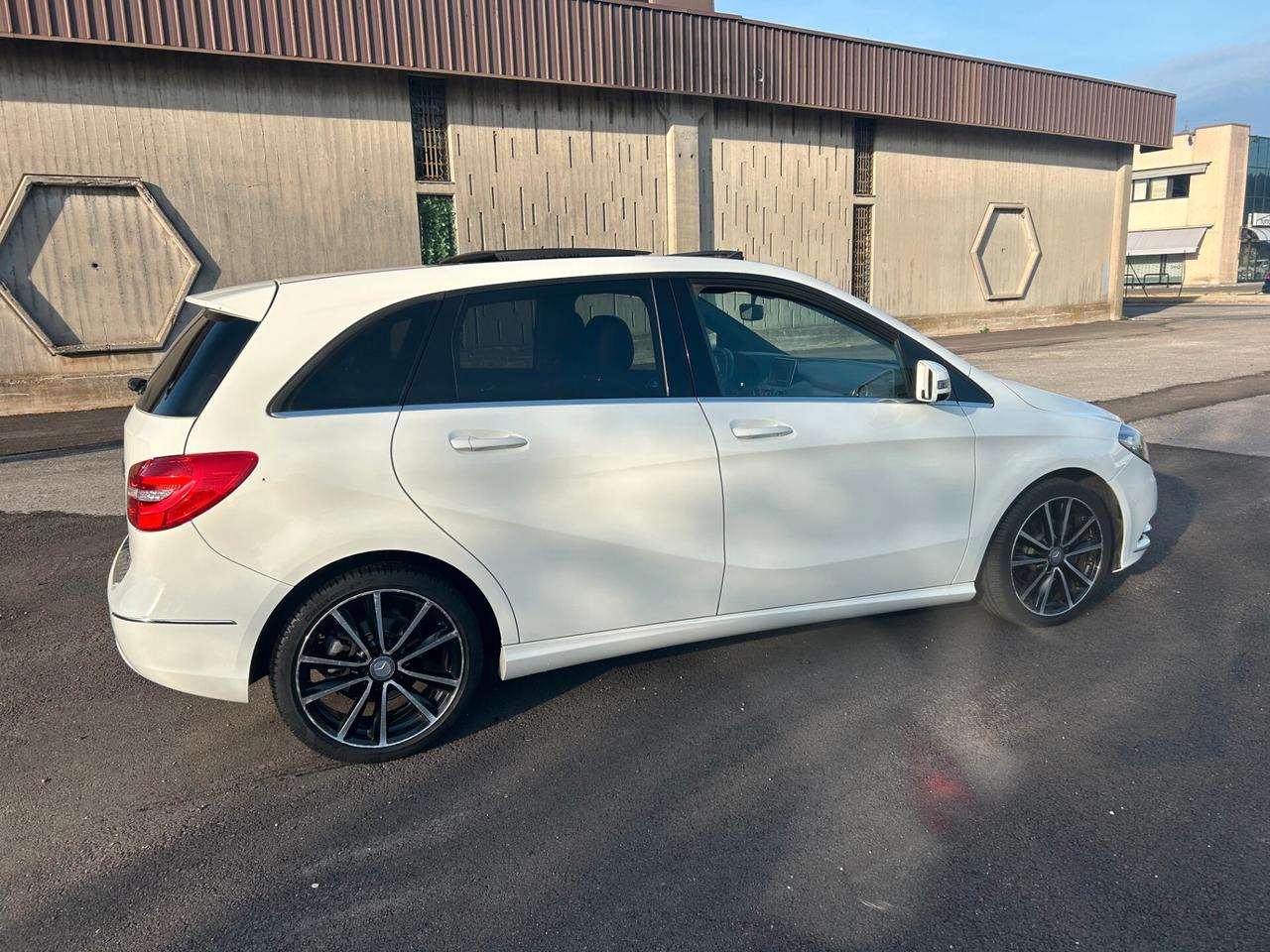 Mercedes-benz B 180 CDI BlueEFFICIENCY Premium ok neopatentati