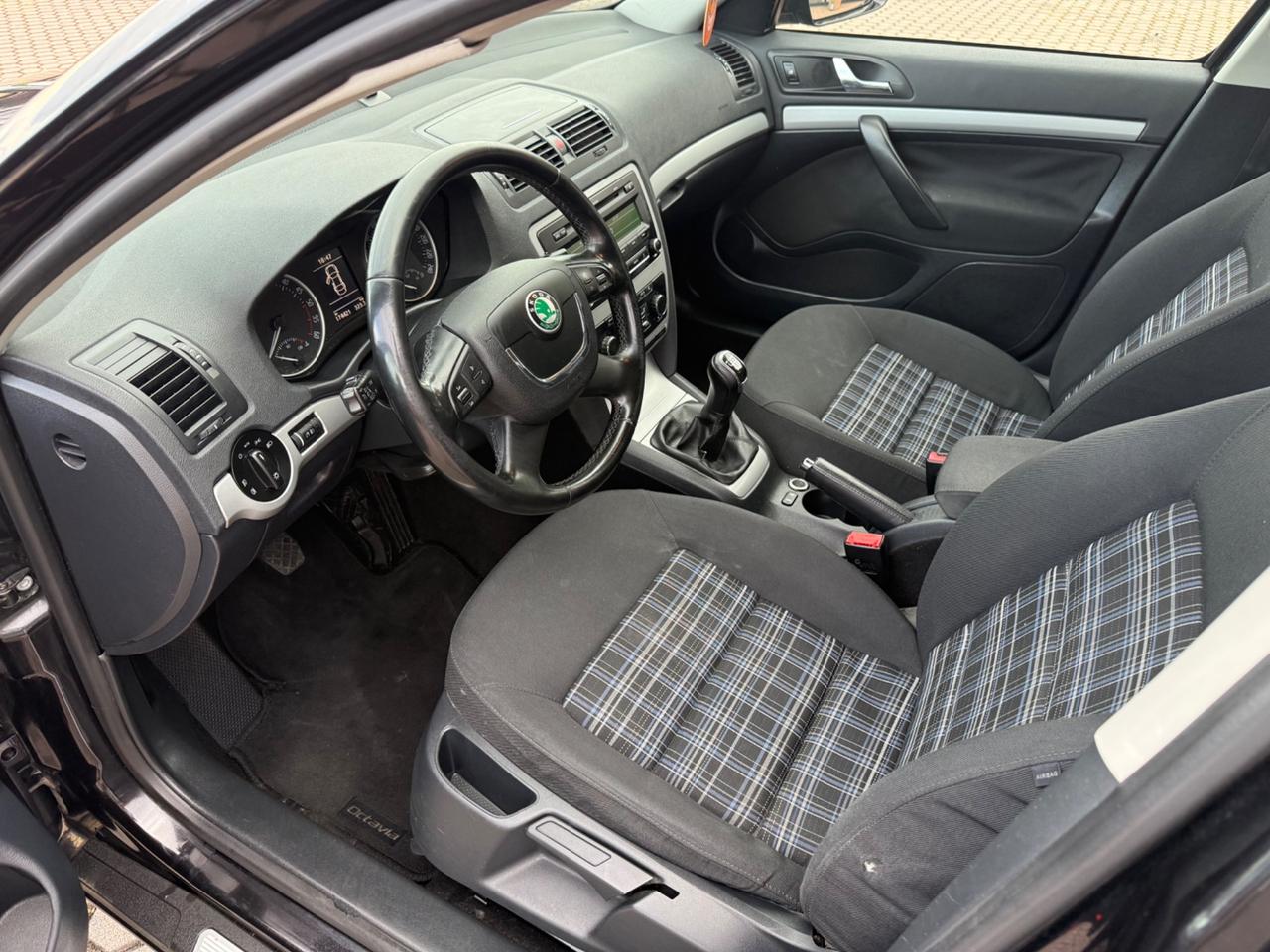 Skoda Octavia 1.6 TDI CR F.AP. Elegance OK NEOPATENTATI