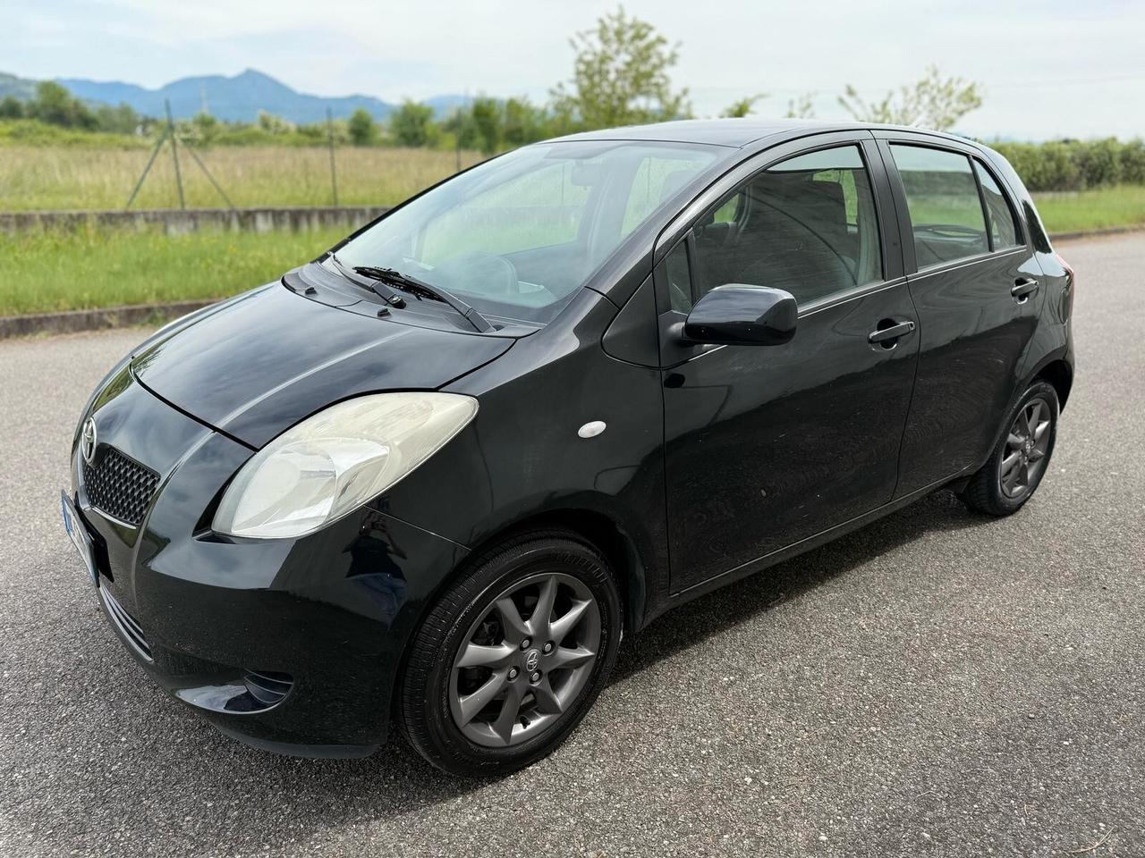 Toyota Yaris 1.0 5 porte 69cv NEOPATENTATI