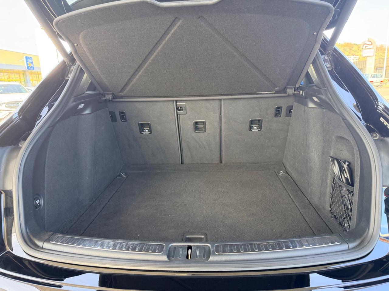 Porsche Macan 3.0 S Diesel black edition in garanzia