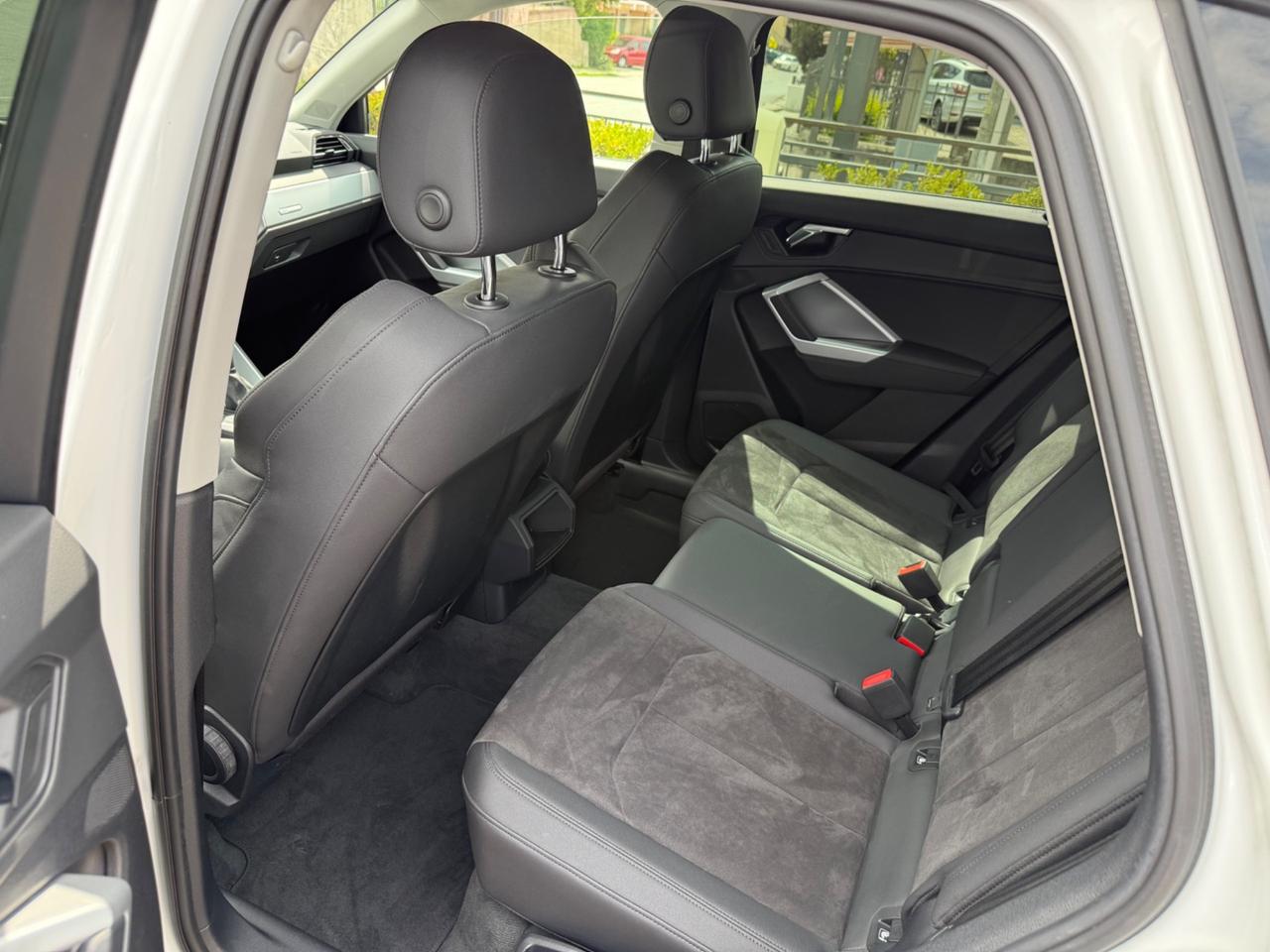 Audi Q3 35 TDI S tronic Business