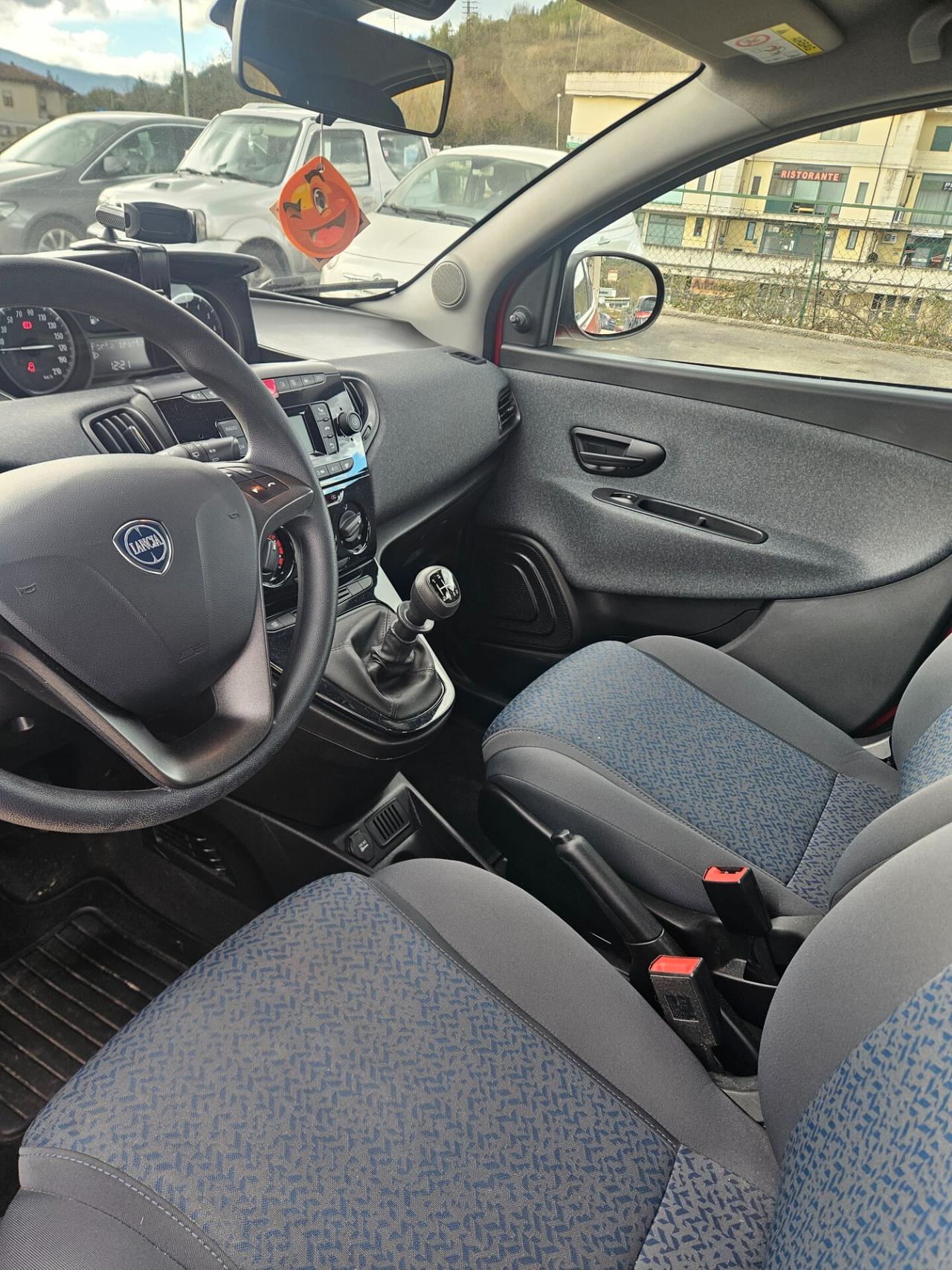 Lancia Ypsilon 1.0 FireFly 5 porte S&S Hybrid Silver