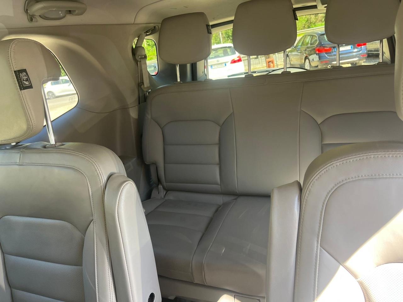 Ssangyong Rodius 2.2 Diesel - 4x4 - 7 Posti