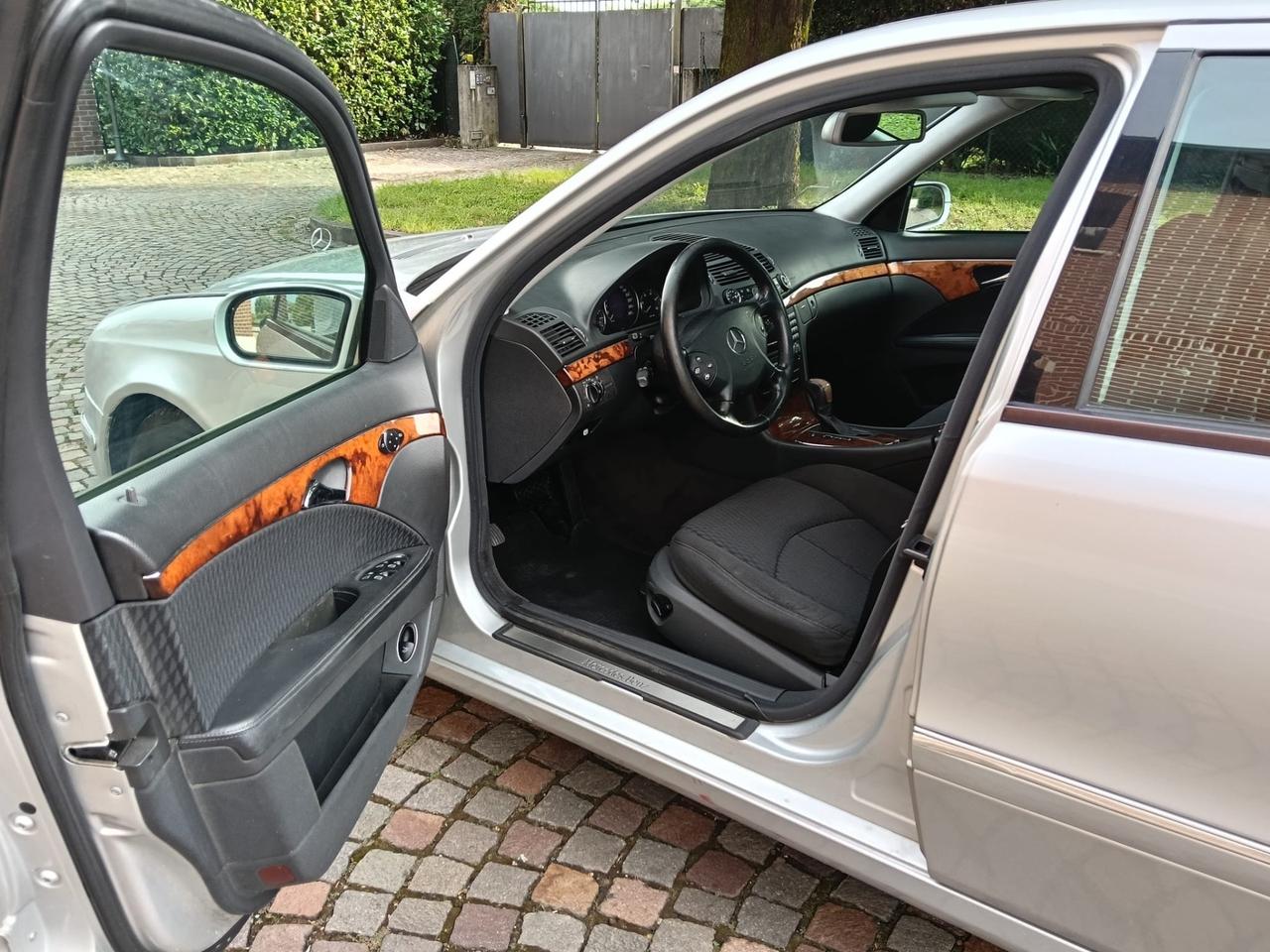 Mercedes-benz E 220 CDI cat Elegance