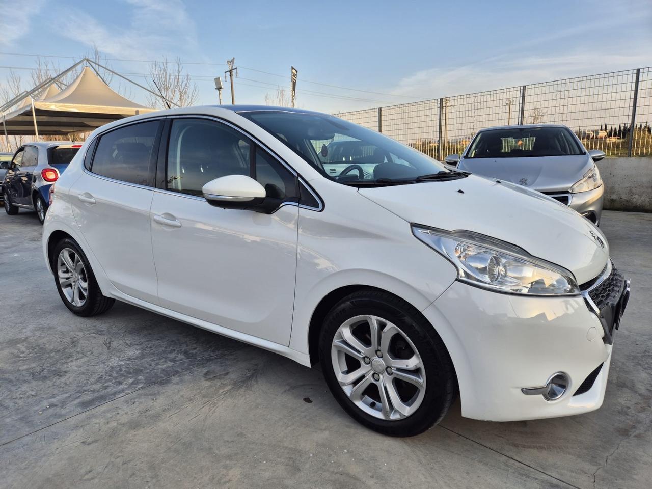 Peugeot 208 1.4 HDi 68 CV 5 porte Allure TETTO PANORAMICO