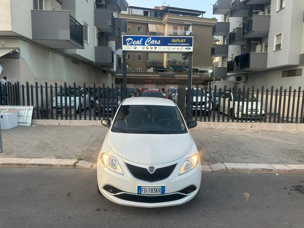 Lancia Ypsilon 1.2 69 CV 5 porte Platinum