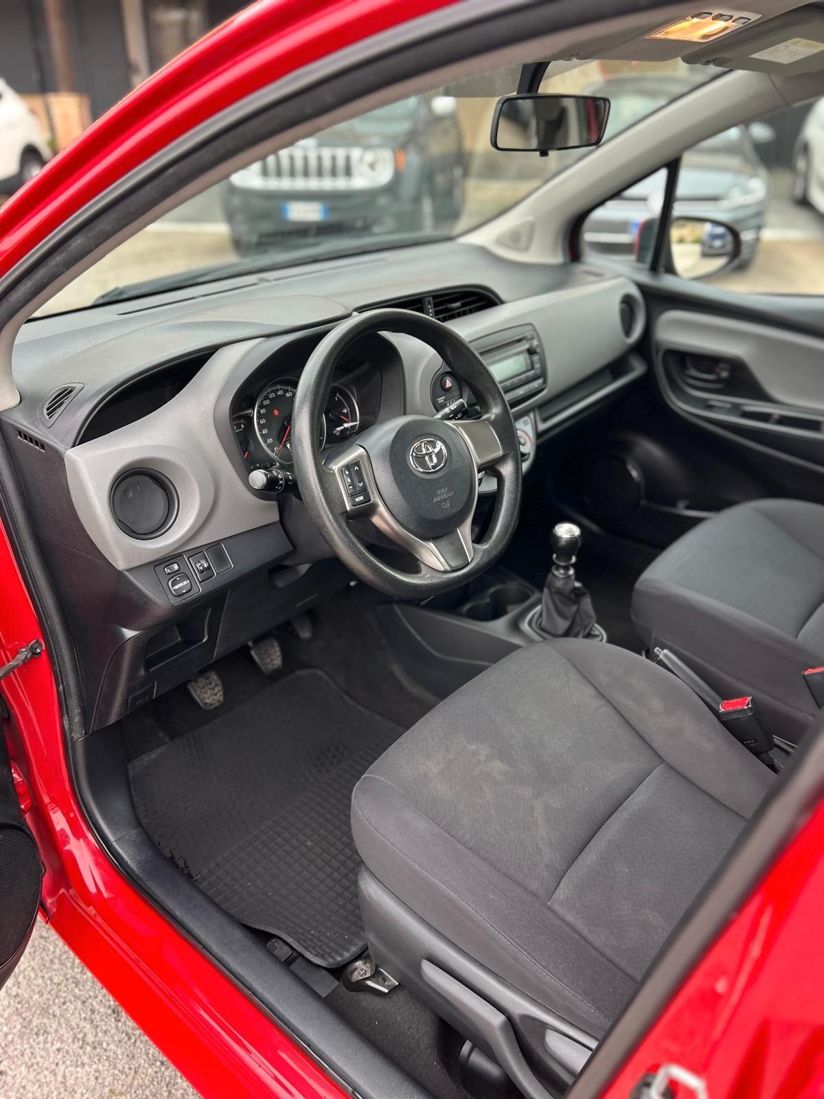 Toyota Yaris 1.4 D-4D 5 porte Lounge