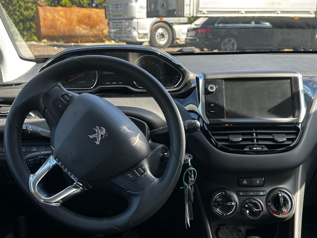 Peugeot 208 1.4 HDi 68 CV 5 porte Allure