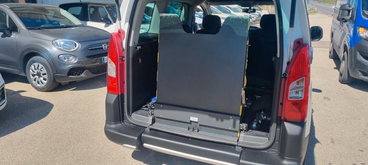 Peugeot Partner con Pedana trasporto invalidi