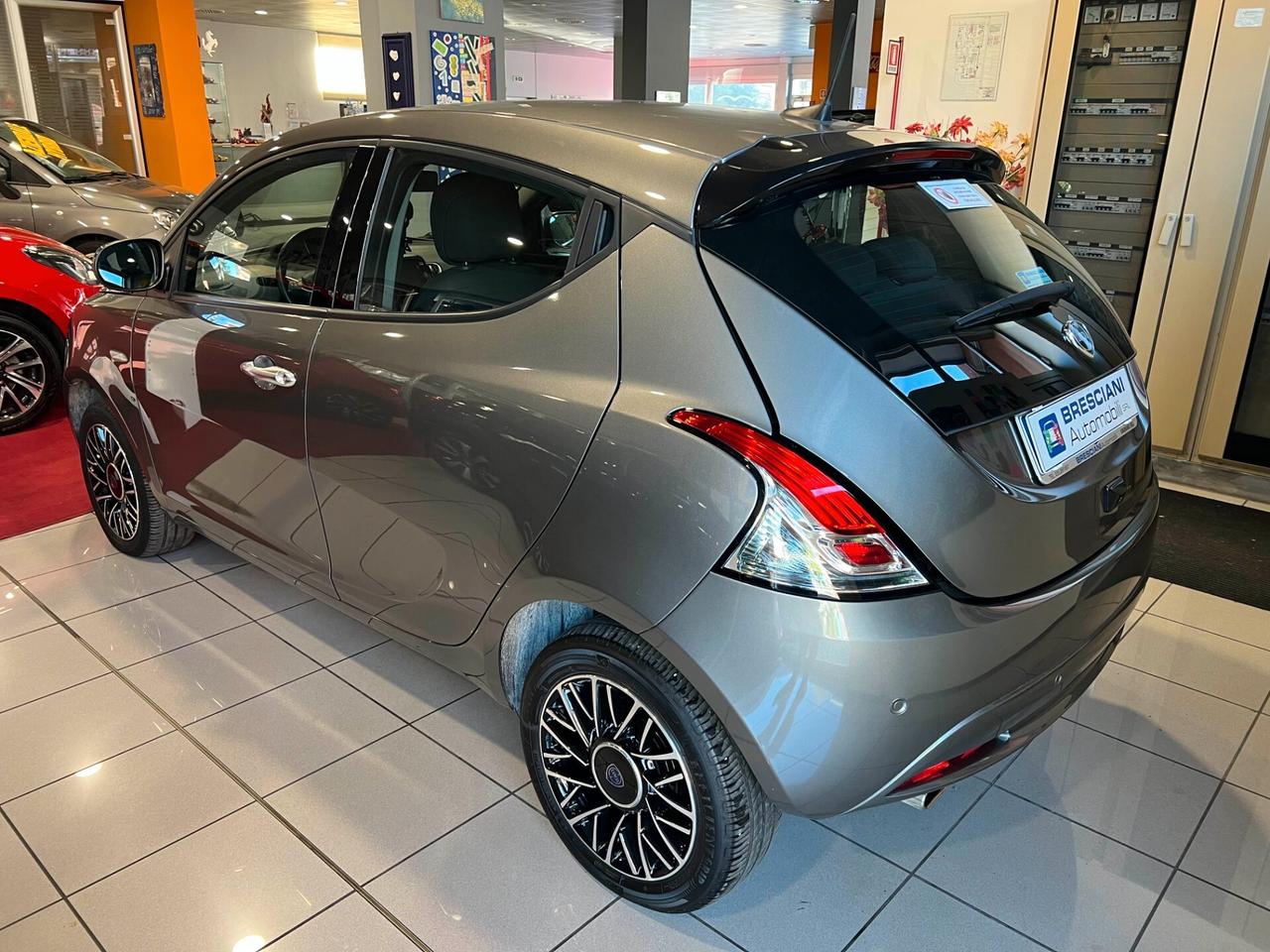 Lancia Ypsilon 1.0 FireFly 5 porte S&S Hybrid Platino