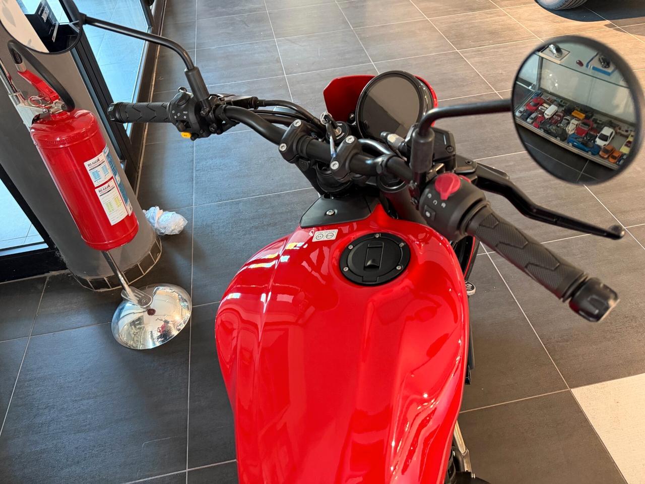 Royal Enfield Guerrilla 450 Apex Red