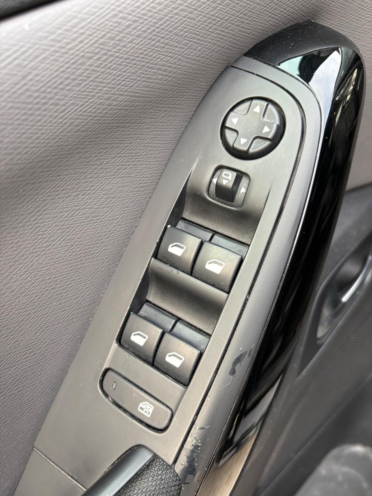 Citroen Grand C4 Picasso HDi 120cv automatico