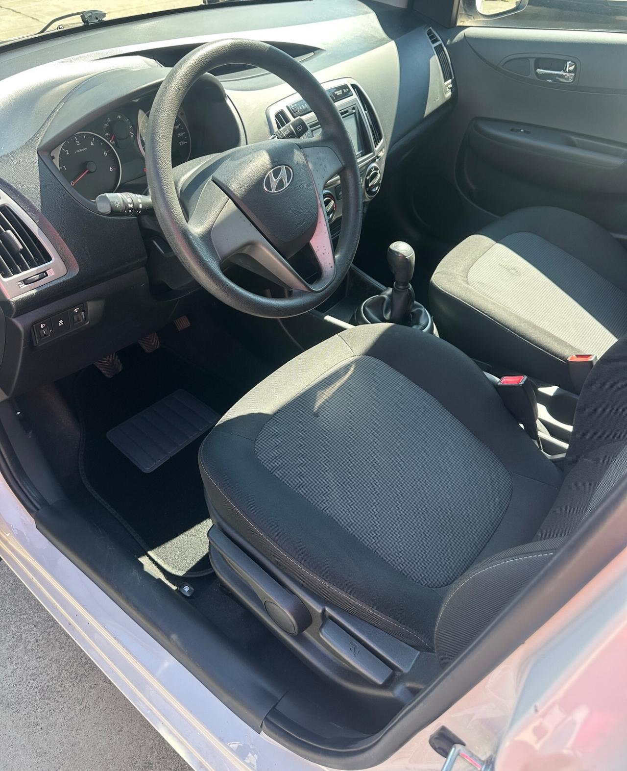 Hyundai i20 1.1 CRDi 75CV 5p. Sound Edition 2013