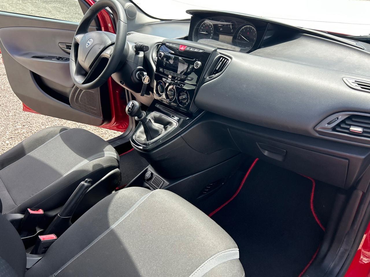 Lancia Ypsilon 0.9 TwinAir 85 CV 5 porte Metano Ecochic Platinum