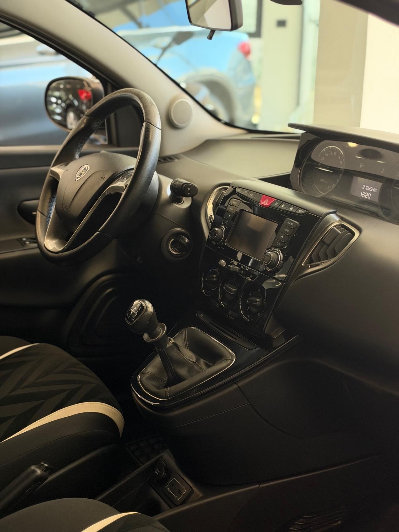 Lancia Ypsilon 1.2 69 CV 5 porte GPL Ecochic Silver