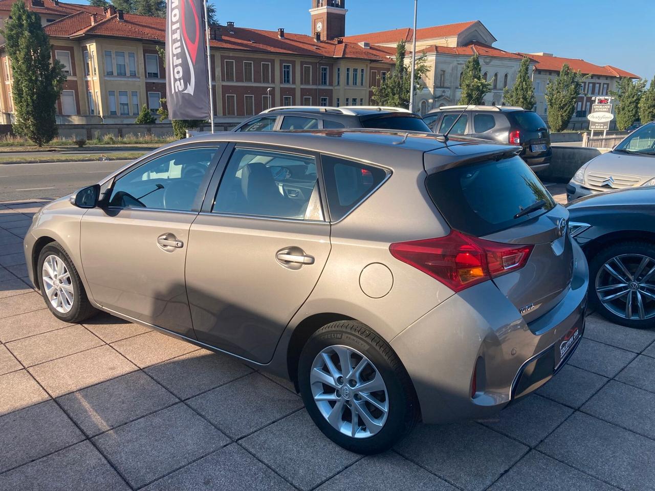 Toyota Auris 1.4 D-4D Lounge