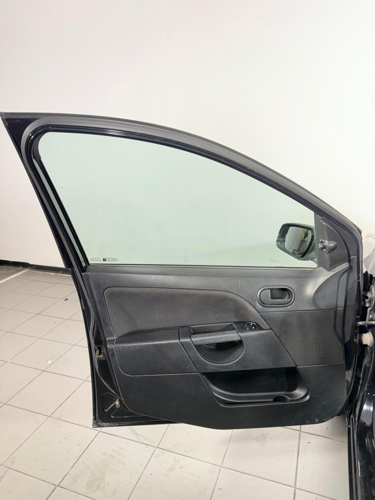 Ford Fiesta 1.4 TDCi 5p. Ghia