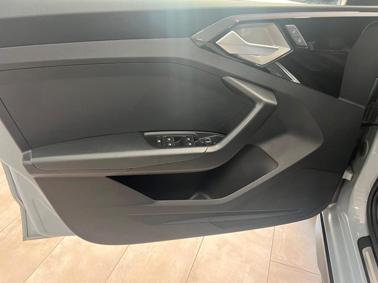 Audi A1 citycarver 30 TFSI Identity Contrast