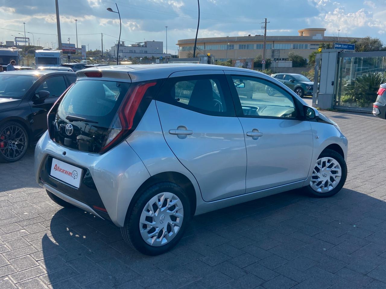 Toyota Aygo 1.0 x-business 72cv automatica