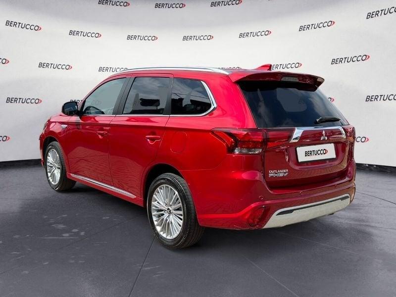 Mitsubishi Outlander 3ª serie 2.4 MIVEC 4WD PHEV Diamond SDA