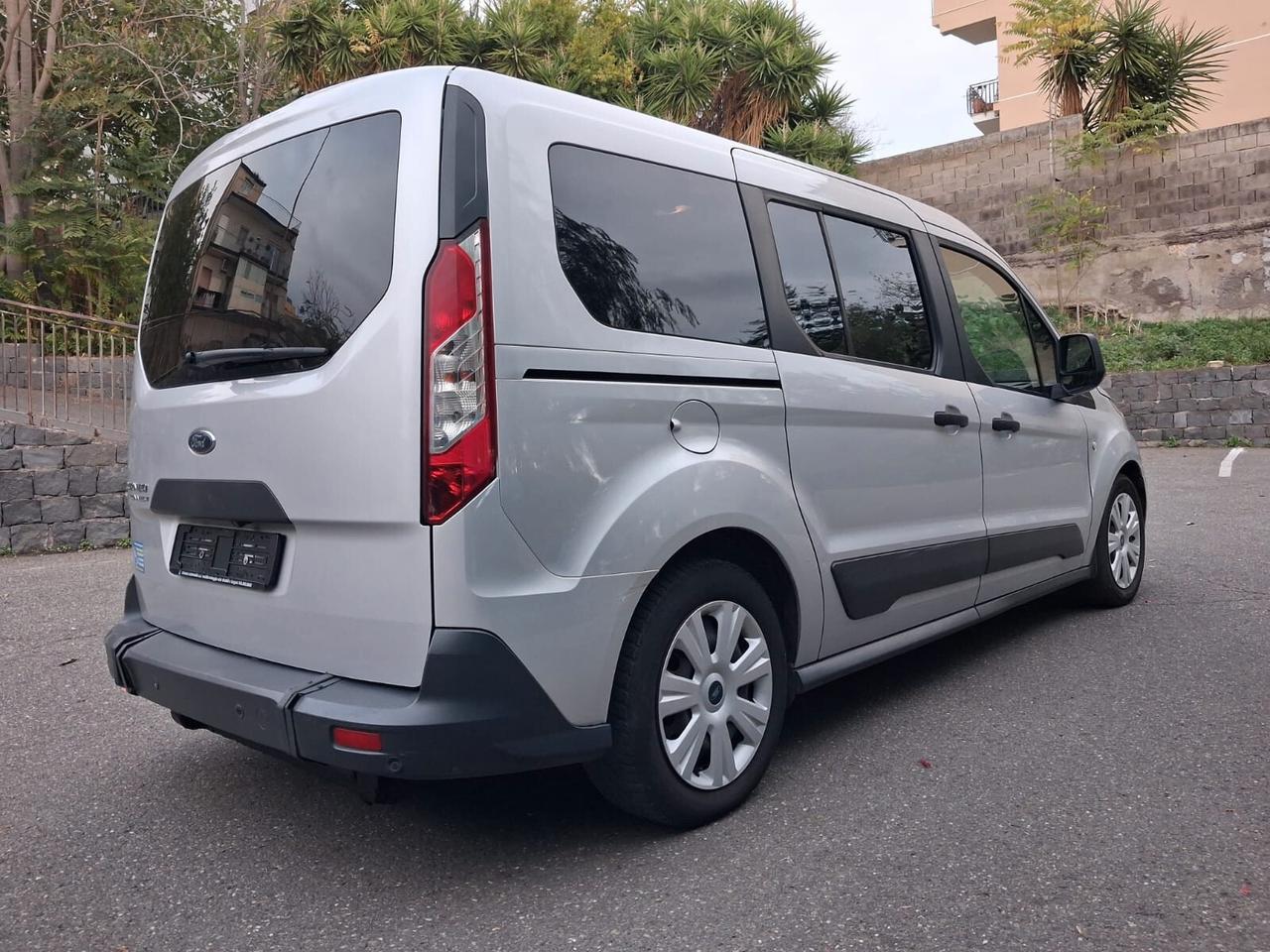Ford Tourneo Connect Pianale ribassato con rampa disabili in carrozzina