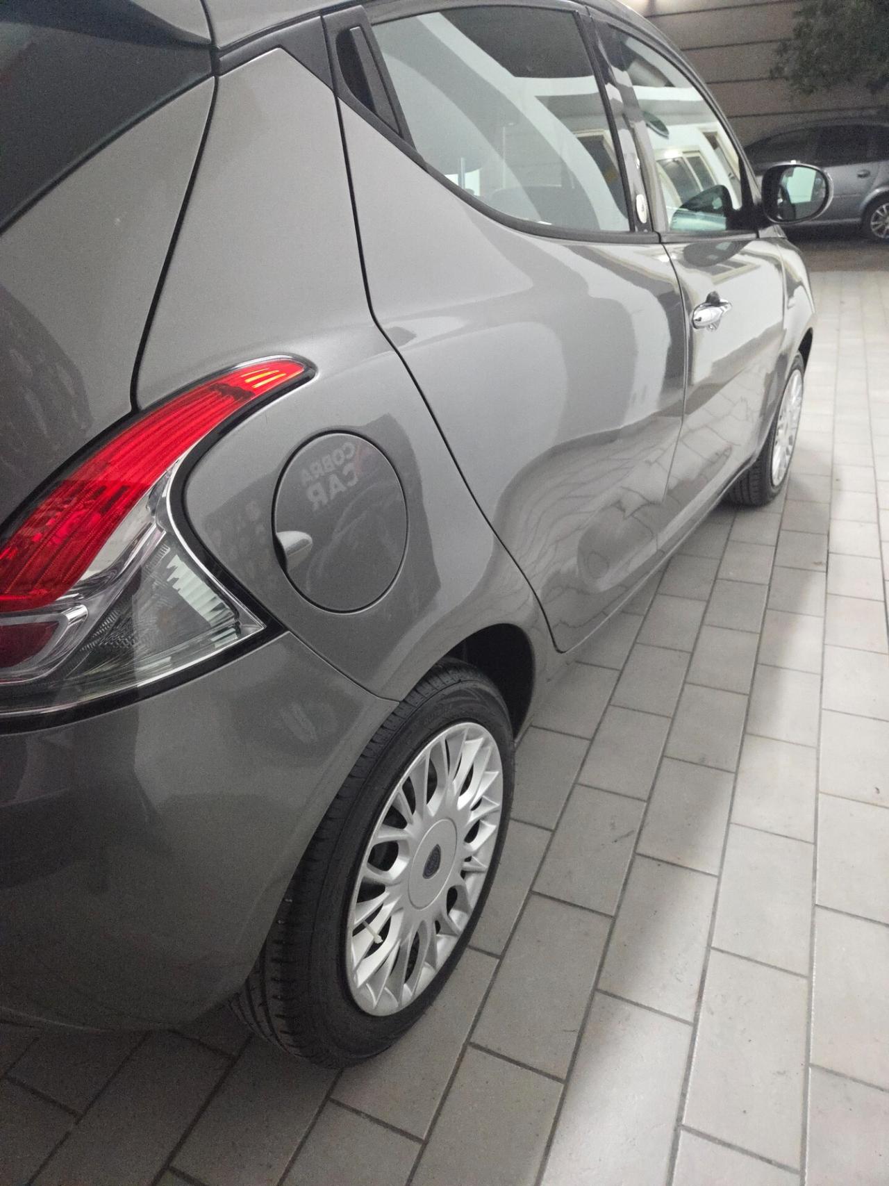 Lancia Ypsilon 1.2 69 CV 5 porte GPL Ecochic Gold
