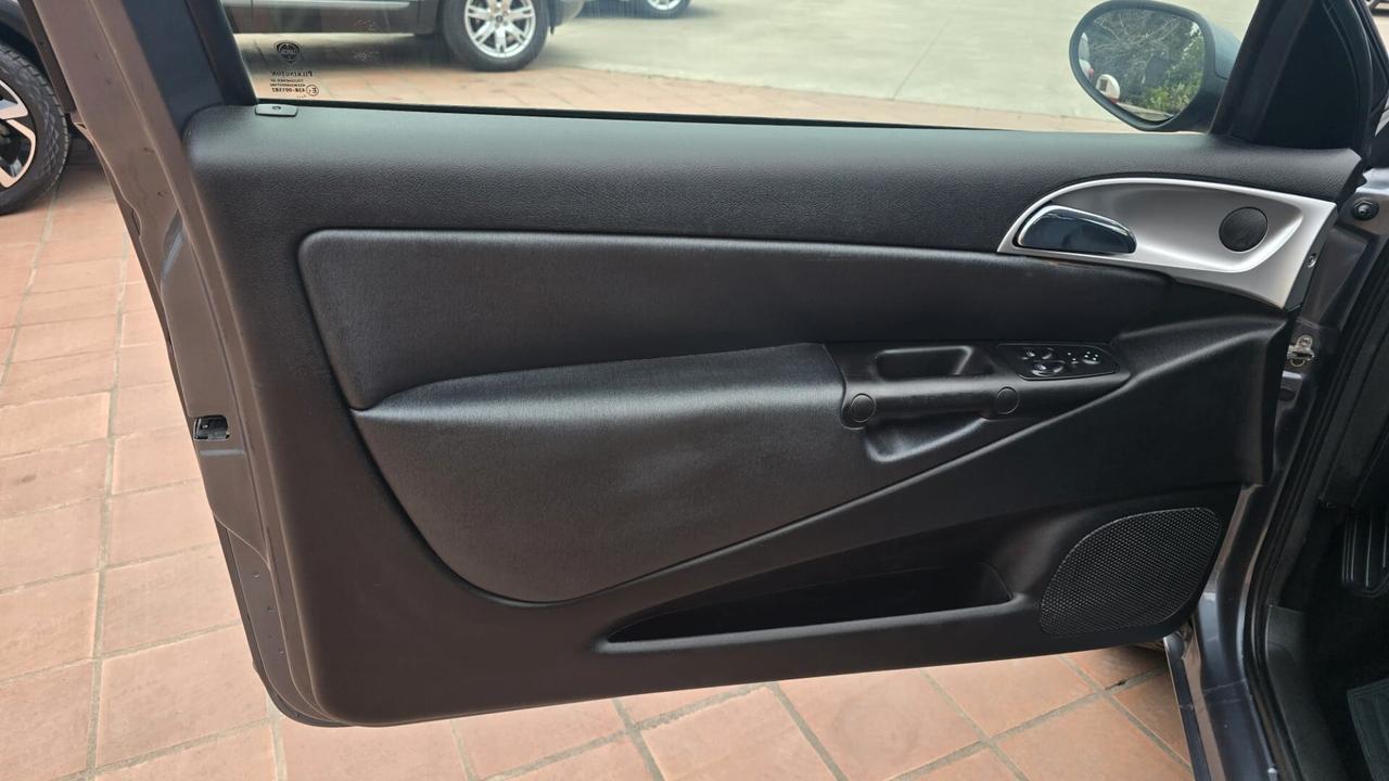 Lancia Ypsilon 1.3 MJT 75 CV Argento