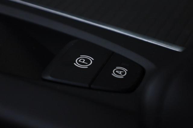 VOLVO V60 NON MARCIANTE B3 automatico Essential PREZZO NETTO