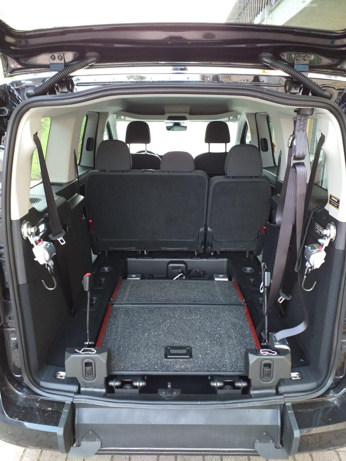 Ford Connect TRASPORTO DISABILI USATO D'OCCASIONE