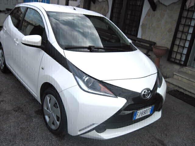 Toyota Aygo 1.0 VVT-i 69 CV 5 porte x-cool TSS FINANZIABILE NEOPATENTATI