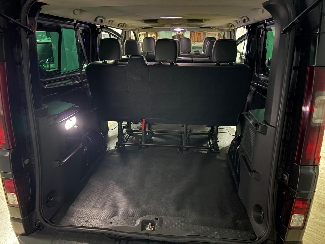 Nissan NV300 29 1.6 dCi 120CV PL-TN Bus M1