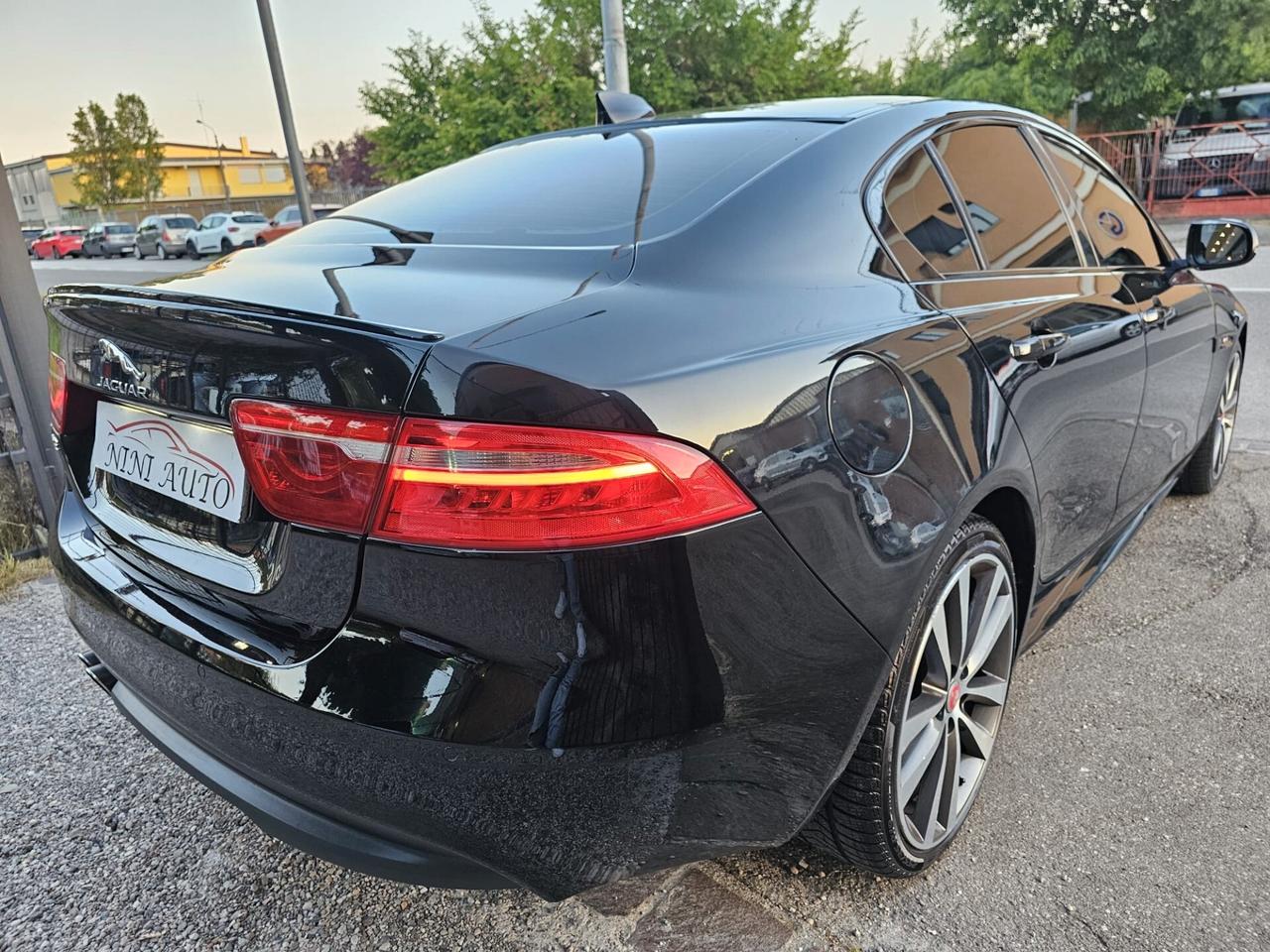 Jaguar XE 2.0 D Turbo 180cv 4WD*R-Sport*Pelle*Navi*19**