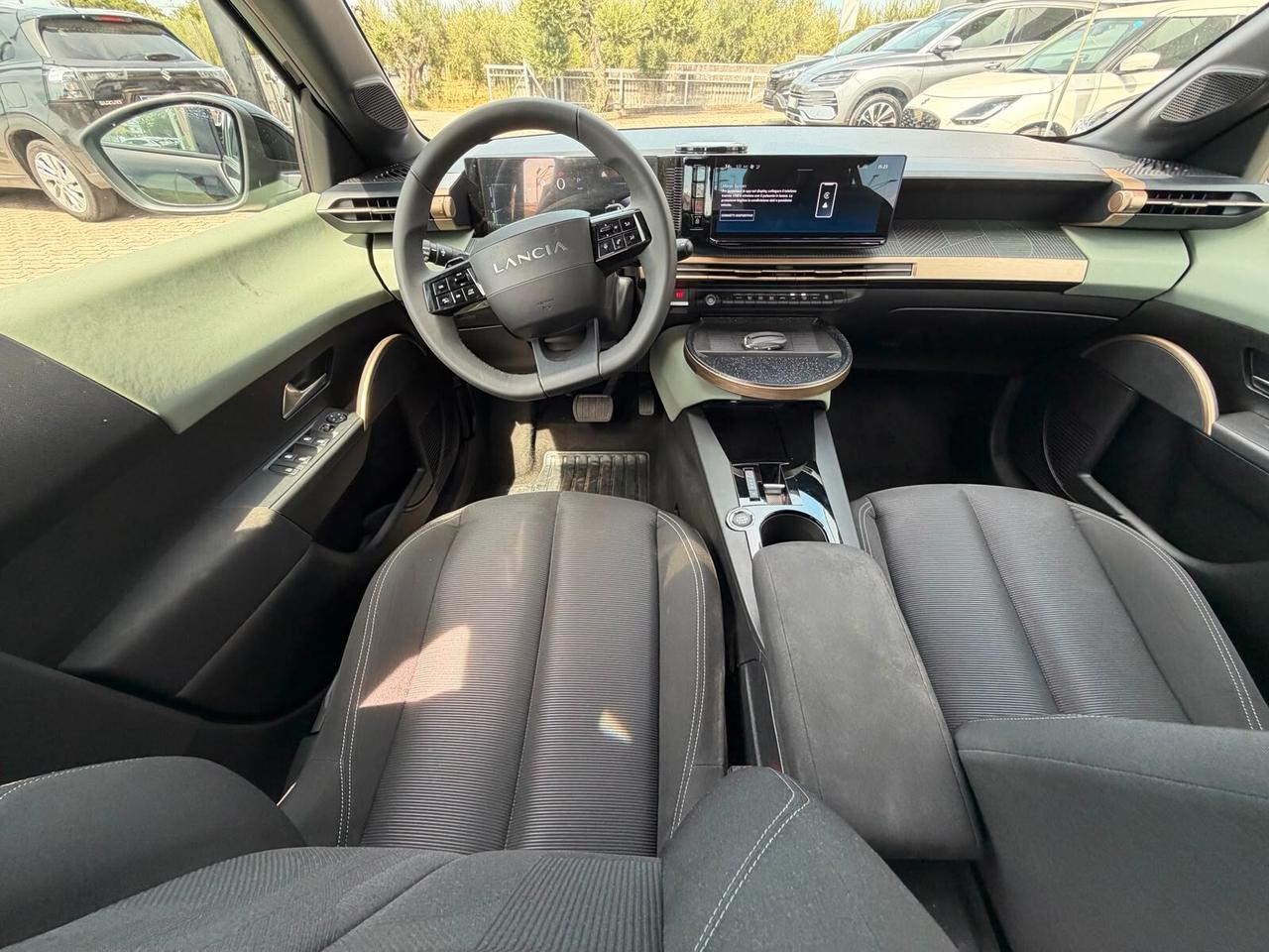 Lancia Ypsilon Hybrid e-DCT Edizione Cassina