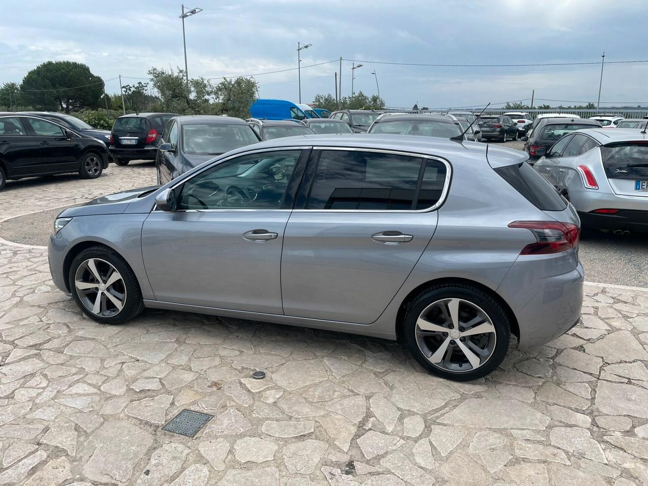 Peugeot 308 BlueHDi 130 S&S Allure