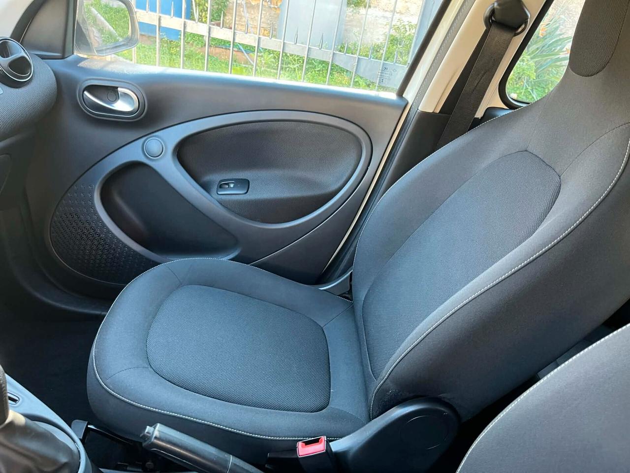 SMART FORFOUR 2018 PASSION TOTAL WHITE